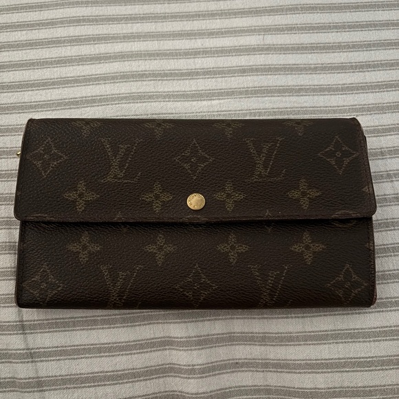 Louis Vuitton wallet - Picture 1 of 4
